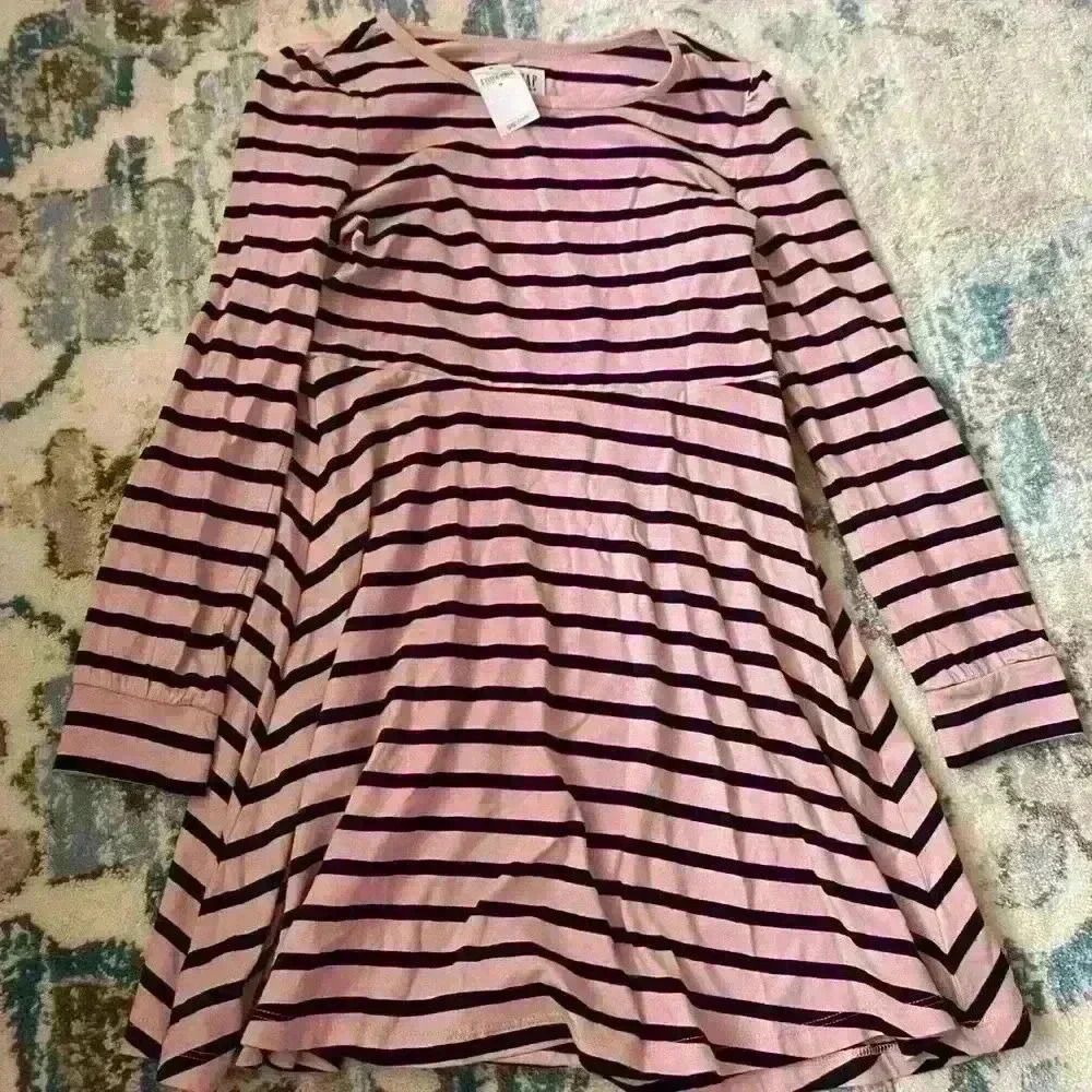 Tags have been removed  gap kids pink and navy striped dress size M